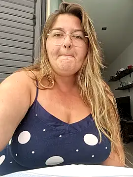 Snapshot of HornyBella88 chatting on 09-25-25, 09:35 HornyBella88 online show from 09-25-25, 09:35