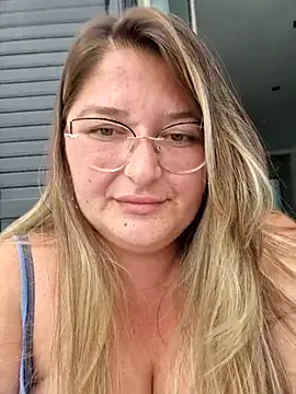 Snapshot of HornyBella88 chatting on 09-26-25, 07:45 HornyBella88 online show from 09-26-25, 07:45