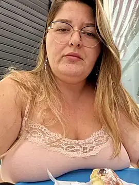 Snapshot of HornyBella88 chatting on 10-14-25, 10:05 HornyBella88 online show from 10-14-25, 10:05