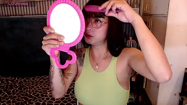 Snapshot of YourDreamTrans chatting on 10-21-25, 03:51 YourDreamTrans online show from 10-21-25, 03:51