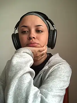 Snapshot of NaiaWhisper chatting on 09-30-25, 02:33 NaiaWhisper online show from 09-30-25, 02:33