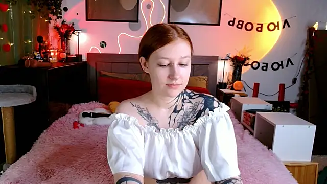 Snapshot of Ayla_Hicks chatting on 06-30-26, 02:45 Ayla Hicks online show from 06-30-26, 02:45