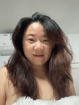 Snapshot of Momo-9988 chatting on 11-04-25, 03:33 Momo-9988 online show from 11-04-25, 03:33