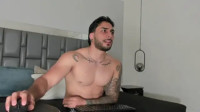 Snapshot of Miike_Stone1 chatting on 10-20-25, 09:15 Miike Stone1 online show from 10-20-25, 09:15