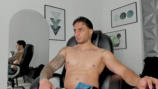 Snapshot of Miike_Stone1 chatting on 10-22-25, 08:30 Miike Stone1 online show from 10-22-25, 08:30