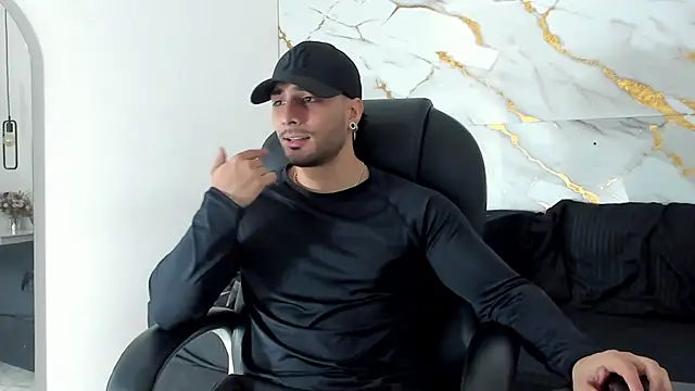 Snapshot of Miike_Stone1 chatting on 10-24-25, 01:18 Miike Stone1 online show from 10-24-25, 01:18