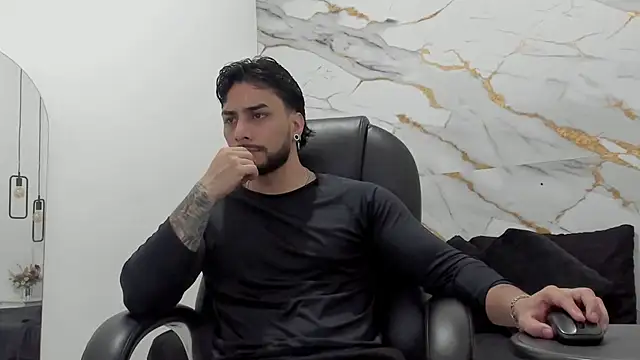 Snapshot of Miike_Stone1 chatting on 11-14-25, 01:10 Miike Stone1 online show from 11-14-25, 01:10