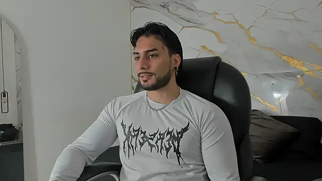 Snapshot of Miike_Stone1 chatting on 01-14-26, 01:28 Miike Stone1 online show from 01-14-26, 01:28