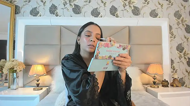 Snapshot of MayaDeLuca chatting on 01-13-26, 01:05 MayaDeLuca online show from 01-13-26, 01:05