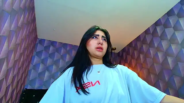 Nanisshawna online show from 10-28-25, 02:04