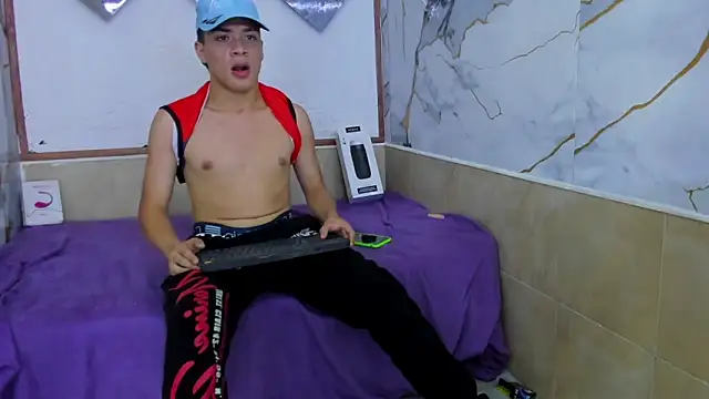 Snapshot of ALEX_MILLER25 chatting on 09-26-25, 07:51 ALEX MILLER25 online show from 09-26-25, 07:51