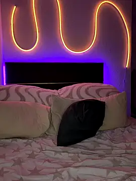 Mila-Jasmin online show from 12-20-25, 10:28