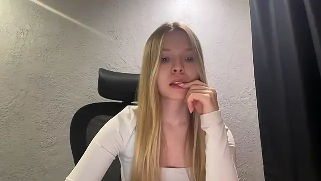 Snapshot of CandysRose chatting on 06-29-26, 06:52 CandysRose online show from 06-29-26, 06:52