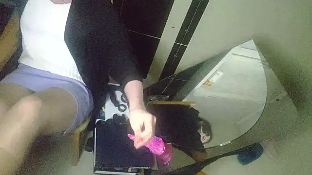 Snapshot of LilithsEve chatting on 10-22-25, 11:37 LilithsEve online show from 10-22-25, 11:37