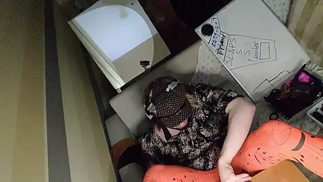 Snapshot of LilithsEve chatting on 11-07-25, 08:20 LilithsEve online show from 11-07-25, 08:20