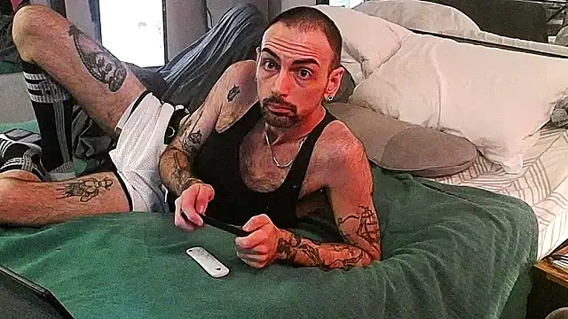 hungbot online show from 12-18-25, 07:58