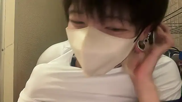 Snapshot of tora3220 chatting on 10-01-25, 12:11 tora3220 online show from 10-01-25, 12:11