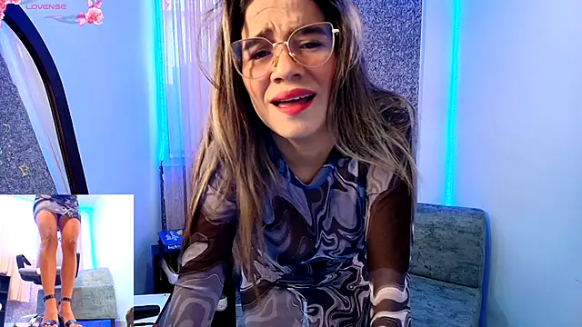 Snapshot of Sally_Ricci chatting on 11-28-25, 03:25 Sally Ricci online show from 11-28-25, 03:25