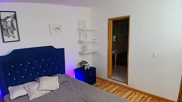 Snapshot of Axel_Draven chatting on 10-18-25, 11:11 Axel Draven online show from 10-18-25, 11:11