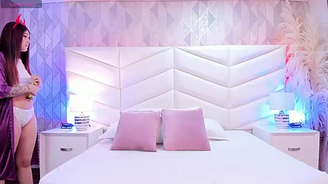 Charlotte hall  online show from 09-26-25, 03:32