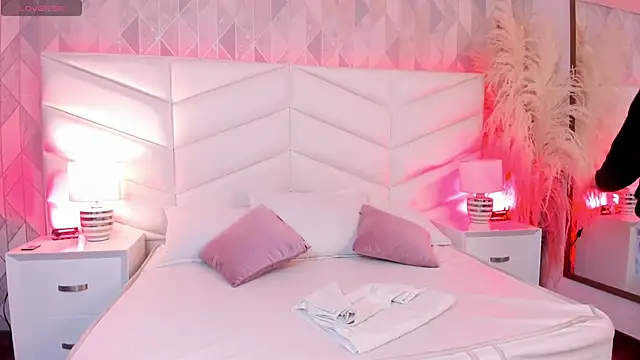 Charlotte hall  online show from 09-27-25, 03:22