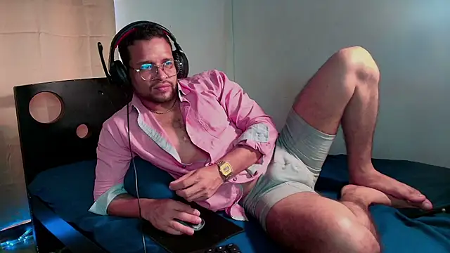 LucasGaeel online show from 10-10-25, 04:17