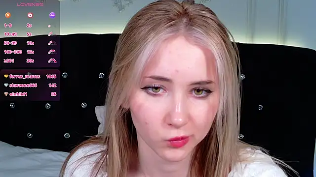 Snapshot of LiraKink chatting on 11-16-25, 09:48 LiraKink online show from 11-16-25, 09:48