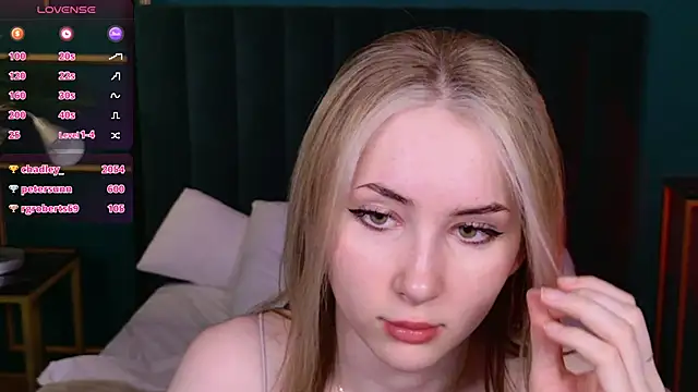 Snapshot of LiraKink chatting on 11-19-25, 08:25 LiraKink online show from 11-19-25, 08:25