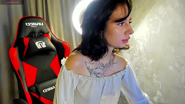 Michelle Murray online show from 10-29-25, 01:19