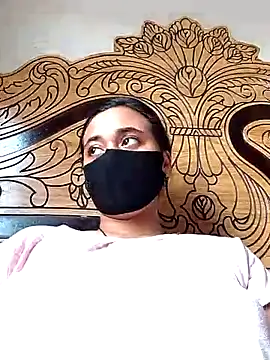 Snapshot of Love_Queen11 chatting on 09-26-25, 05:44 Love Queen11 online show from 09-26-25, 05:44