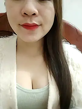 Snapshot of Girl_Shy2000 chatting on 12-18-25, 10:05 Girl Shy2000 online show from 12-18-25, 10:05