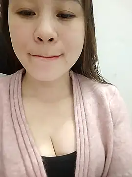 Snapshot of Girl_Shy2000 chatting on 12-23-25, 10:35 Girl Shy2000 online show from 12-23-25, 10:35