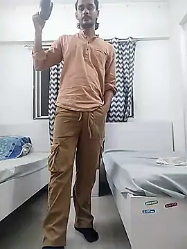 Snapshot of Ilhaamgrey chatting on 10-19-25, 04:18 Ilhaamgrey online show from 10-19-25, 04:18