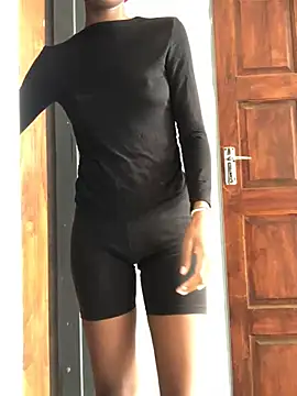 Caramel102004 online show from 04-24-26, 09:56