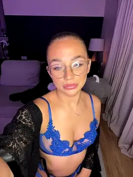 MissPixieRae online show from 10-10-25, 11:37