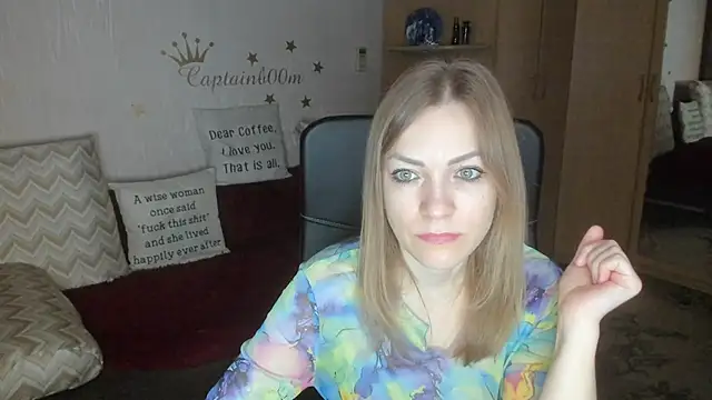 Tiffany Bates online show from 11-22-25, 03:38