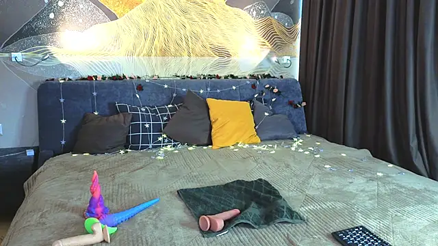 MilaYumi online show from 03-15-26, 09:59