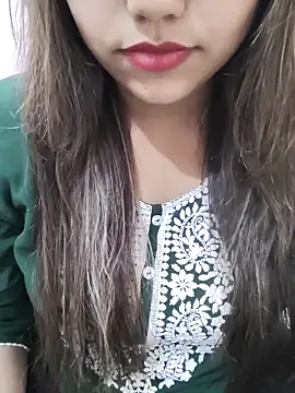 Snapshot of Miss_Rose__ chatting on 11-17-25, 03:18 Miss Rose online show from 11-17-25, 03:18