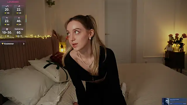 Snapshot of SophieBelll chatting on 12-21-25, 11:50 SophieBelll online show from 12-21-25, 11:50