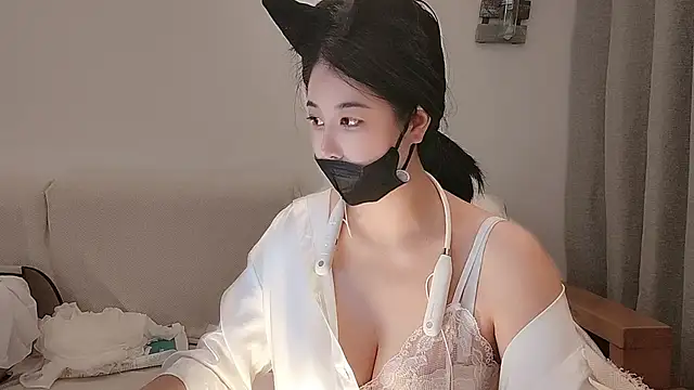 Snapshot of xinyin6666 chatting on 11-16-25, 12:33 xinyin6666 online show from 11-16-25, 12:33