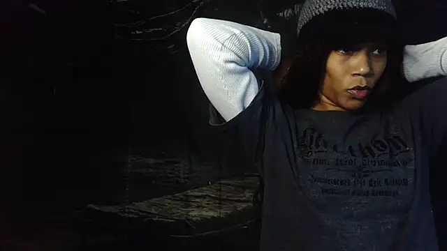 Snapshot of MrsToniTone chatting on 10-31-25, 10:00 MrsToniTone online show from 10-31-25, 10:00