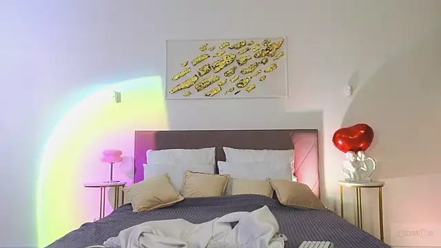 Nicole Broown  online show from 02-24-26, 09:02