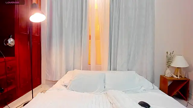 Snapshot of royal_fantasy chatting on 10-18-25, 07:58 royal fantasy online show from 10-18-25, 07:58