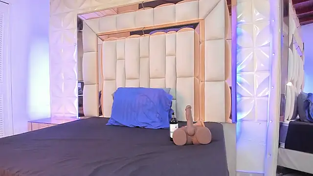 Sarah Adamss online show from 11-23-25, 12:27