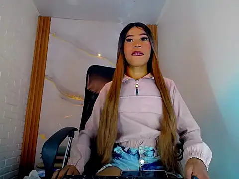 Snapshot of katherine_x1 chatting on 10-07-25, 02:09 katherine x1 online show from 10-07-25, 02:09