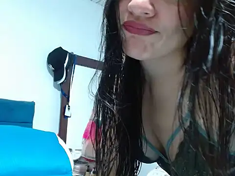 Snapshot of Maira_Diaz chatting on 10-22-25, 02:17 Maira Diaz online show from 10-22-25, 02:17