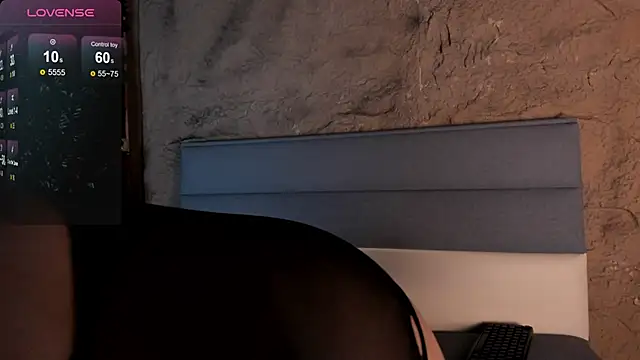 Snapshot of skarlet_miller_ chatting on 10-04-25, 11:30 skarlet miller online show from 10-04-25, 11:30