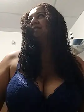 Snapshot of MEYBELLATINA chatting on 09-27-25, 09:20 MEYBELLATINA online show from 09-27-25, 09:20