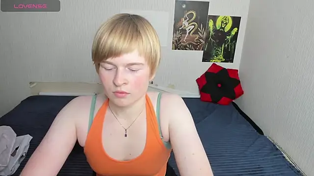 Snapshot of Cattie_w_ chatting on 11-26-25, 01:06 Cattie w online show from 11-26-25, 01:06