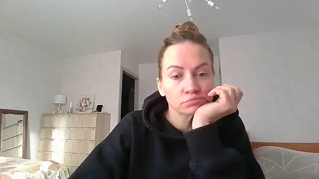 Snapshot of Thavione chatting on 02-09-26, 09:46 Thavione online show from 02-09-26, 09:46